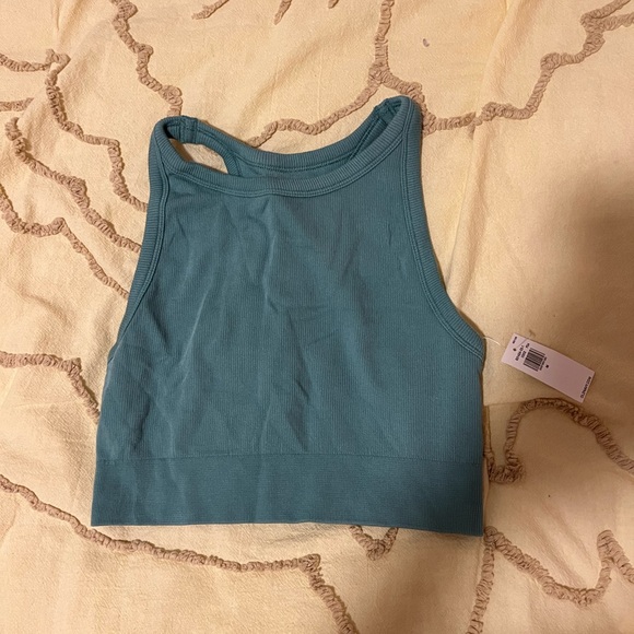 Old Navy Active Cropped Tank - M - Picture 1 of 4